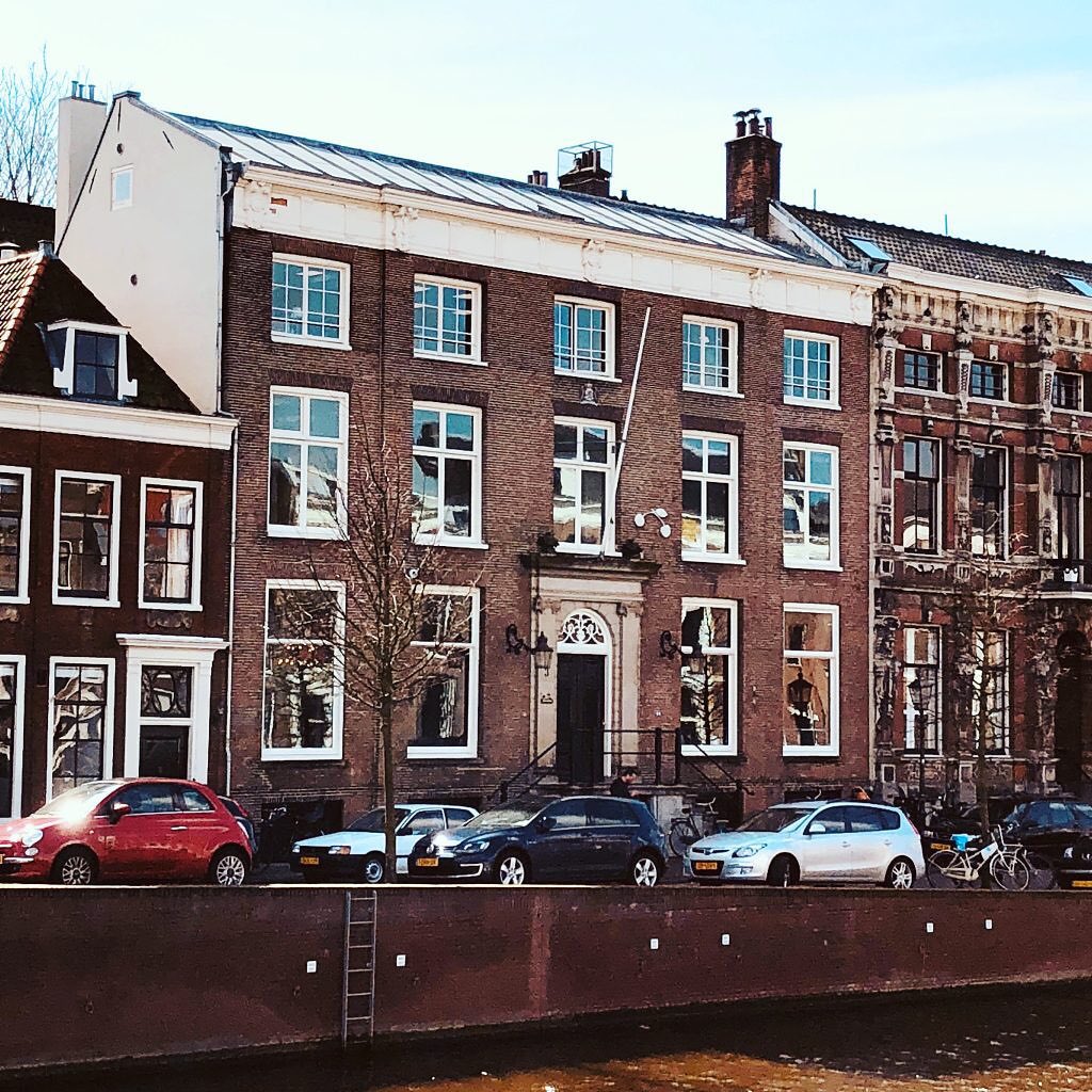 Close-up of Zaamen's historical architectural details